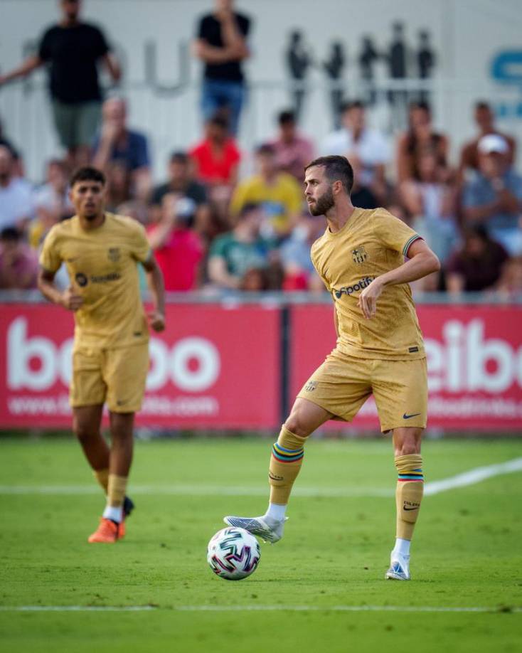 Miralem Pjanic: Se unió a la pretemporada del equipo luego de estar cedido a préstamo en el Besiktas, pero el FC Barcelona busca venderle. 
