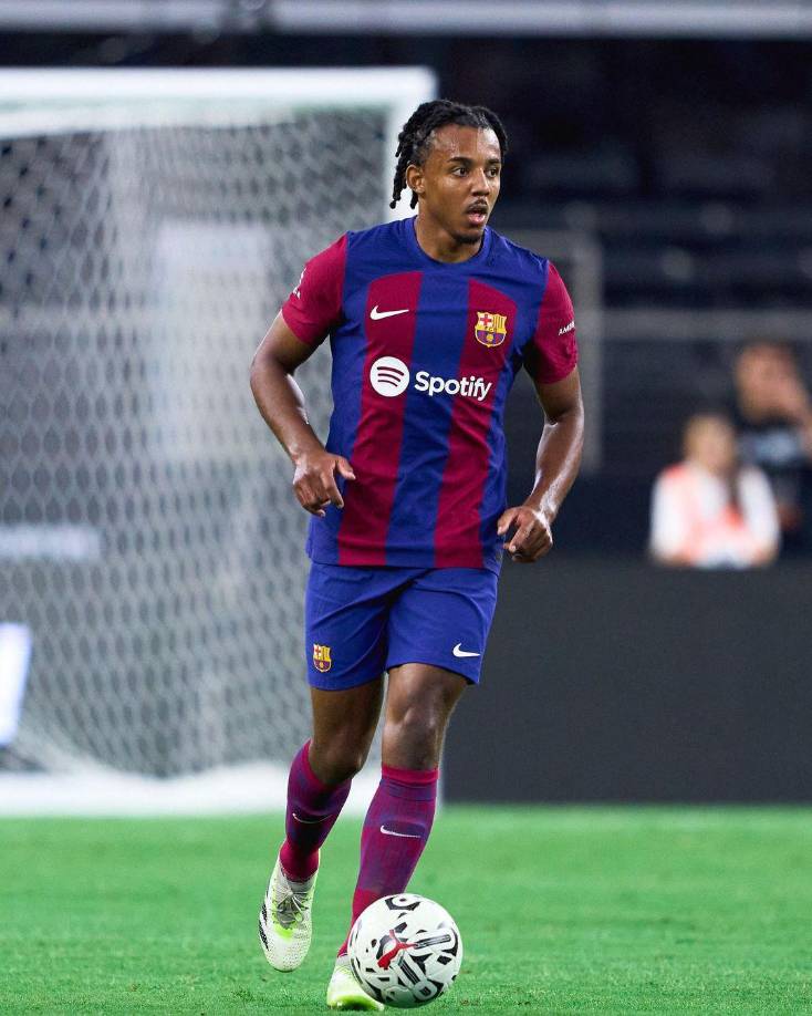 Defensa: Jules Koundé postula para ser otro de los elegidos de Xavi para la gran final de la Supercopa de España ante los merengues.