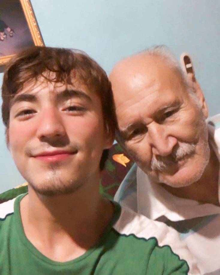 Fredy, inició en redes sociales tras quedarse sin empleo en temporada de pandemia de covid-19, y desde allí empezó con los fuertes cambios en su imagen.