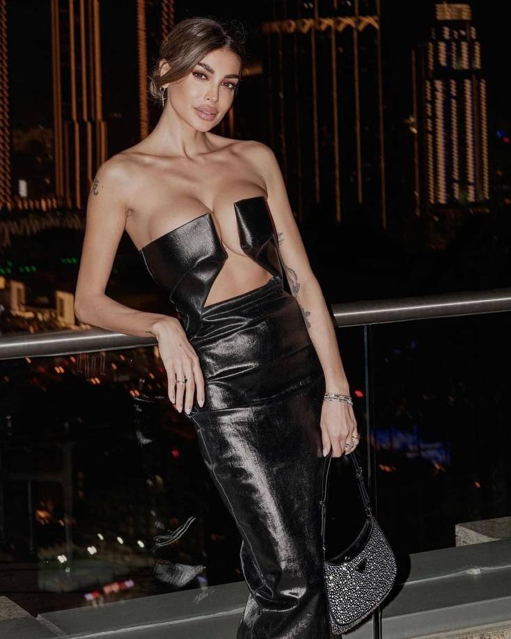 A pesar de contar con gran éxito en su país natal, Cristina Buccino está dispuesta a seguir en ascenso con su carrera como modelo: “Espero trabajar más y más. Tengo muchos proyectos en París y en Nueva York, así que dedos cruzados”.