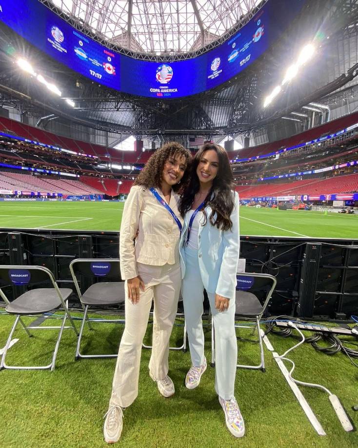Las bellas periodistas hondureñas Emma Ramos y Ana Jurga cautivan en el partido inaugural de la Copa América 2024 entre Argentina y Canadá.