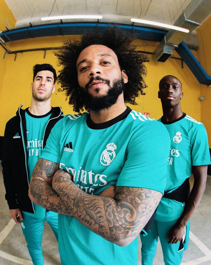Real Madrid presentó su tercera camiseta para la temporada 2021-22 y las redes sociales se llenan de memes