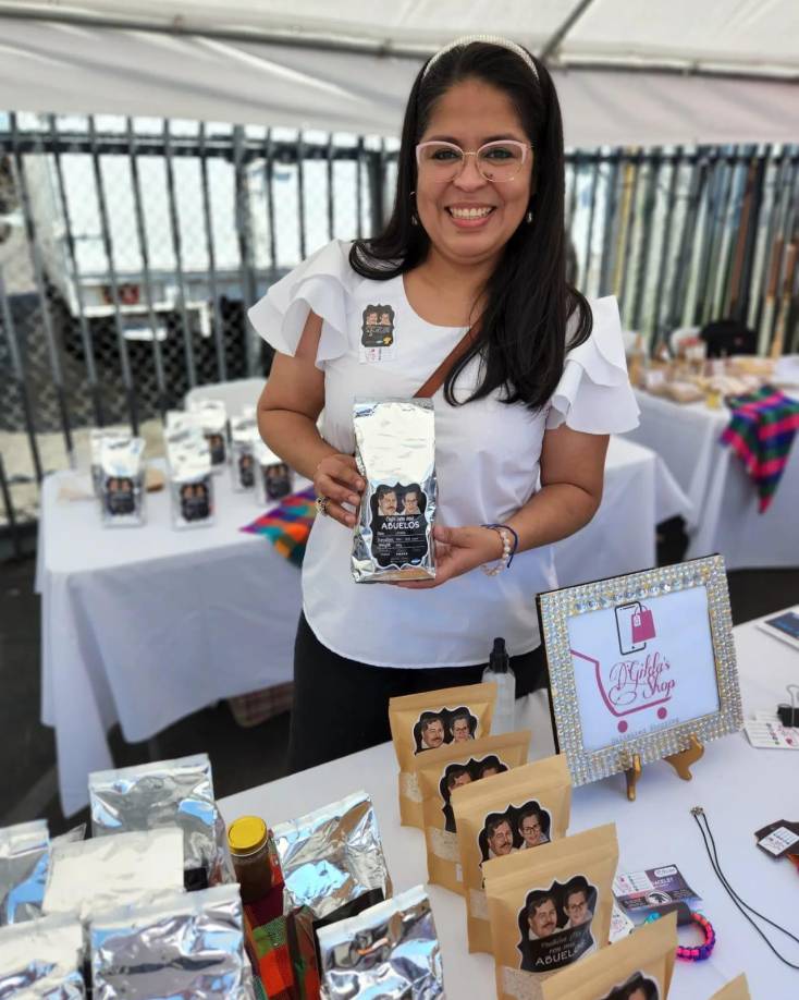 Aprovechando el evento, el consulado de Honduras en Los Ángeles también estuvo enrolando a los hondureños que todavía no contaban con su Documento Nacional de Identidad (DNI).