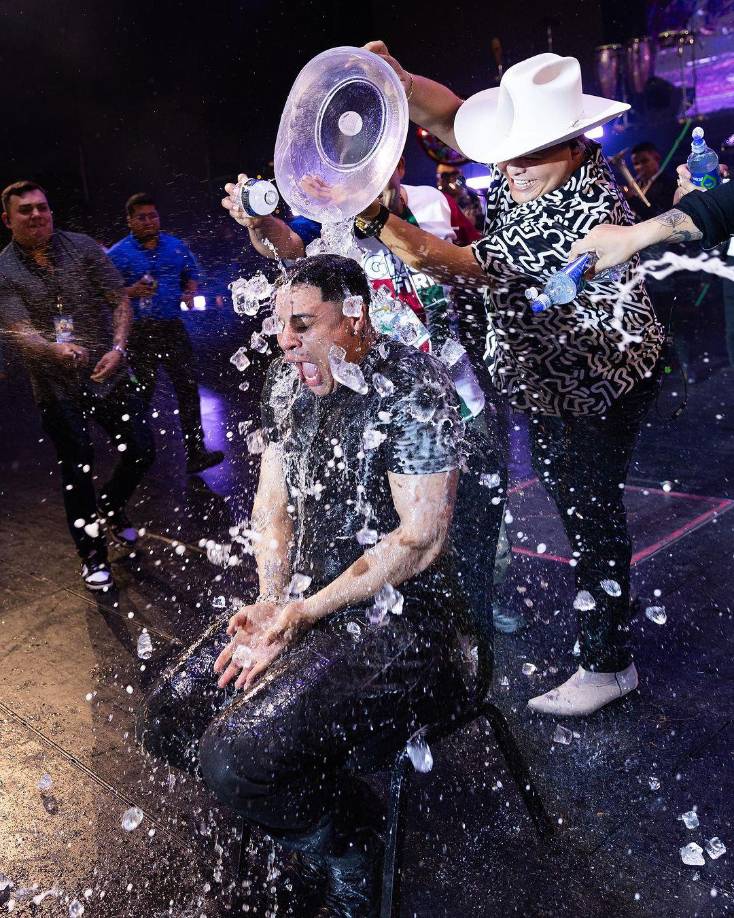 “Les he comentado mucho en mis historias que ya mérito me les voy, y no es mentira yo siempre tuve una meta la cual ya se cumplió, pero eso me hizo perder toda mi estabilidad emocional en mi vida”, declaró el artista, que recientemente ofreció dos exitosos conciertos en Honduras y que recibió esta nueva década de vida con una presentación en Costa Rica.