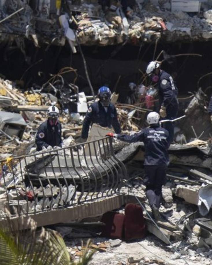 La alcaldesa del condado de Miami-Dade, Daniella Levine Cava, reportó un nuevo cadáver recuperado esta mañana, elevando a 10 el número de muertos confirmados, con otras 151 personas aún desaparecidas tras el colapso de 55 apartamentos.