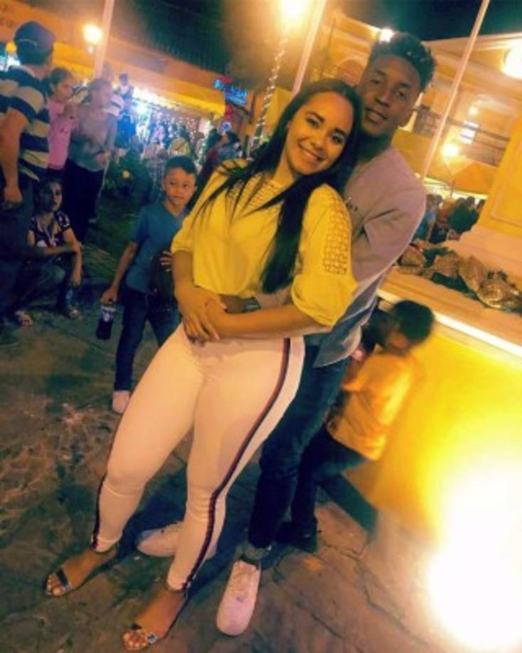 'Nos conocimos este año pero solo entablamos amistad, el noviazgo es muy reciente', nos cuenta Yuridia Pineda, una estudiante de odontología y apasionada por el fútbol.