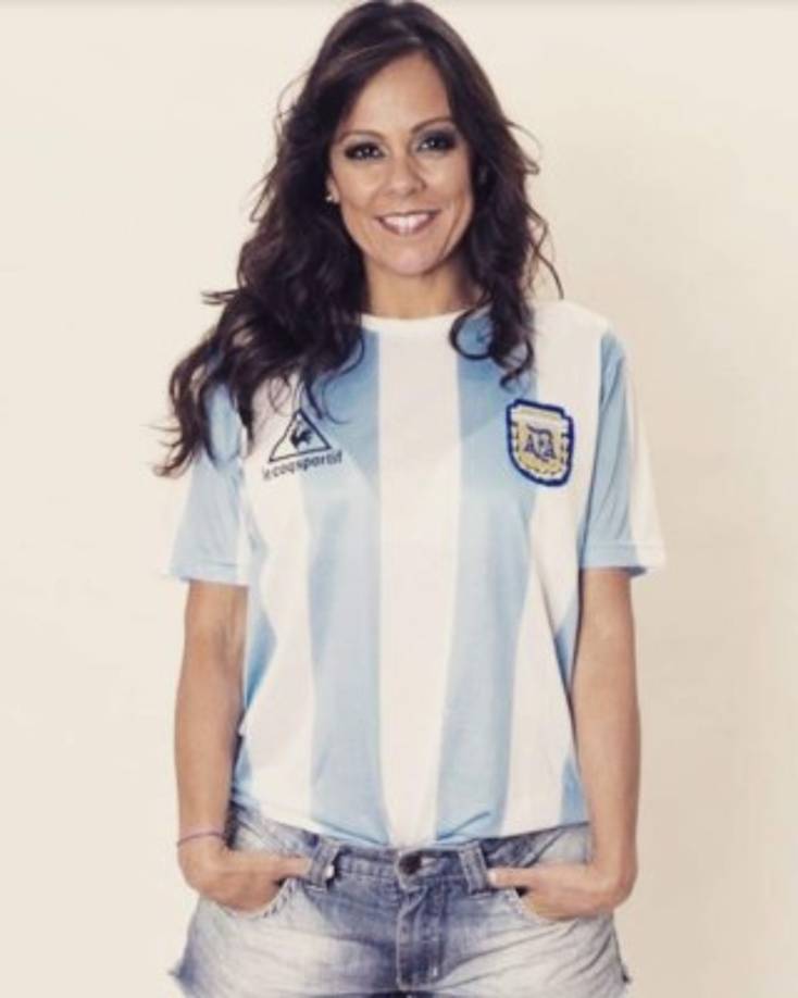 Fabiola Andrade no solamente comentó que desea ver campeón a Argentina, también subió una fotografía con la camiseta de La Albiceleste.