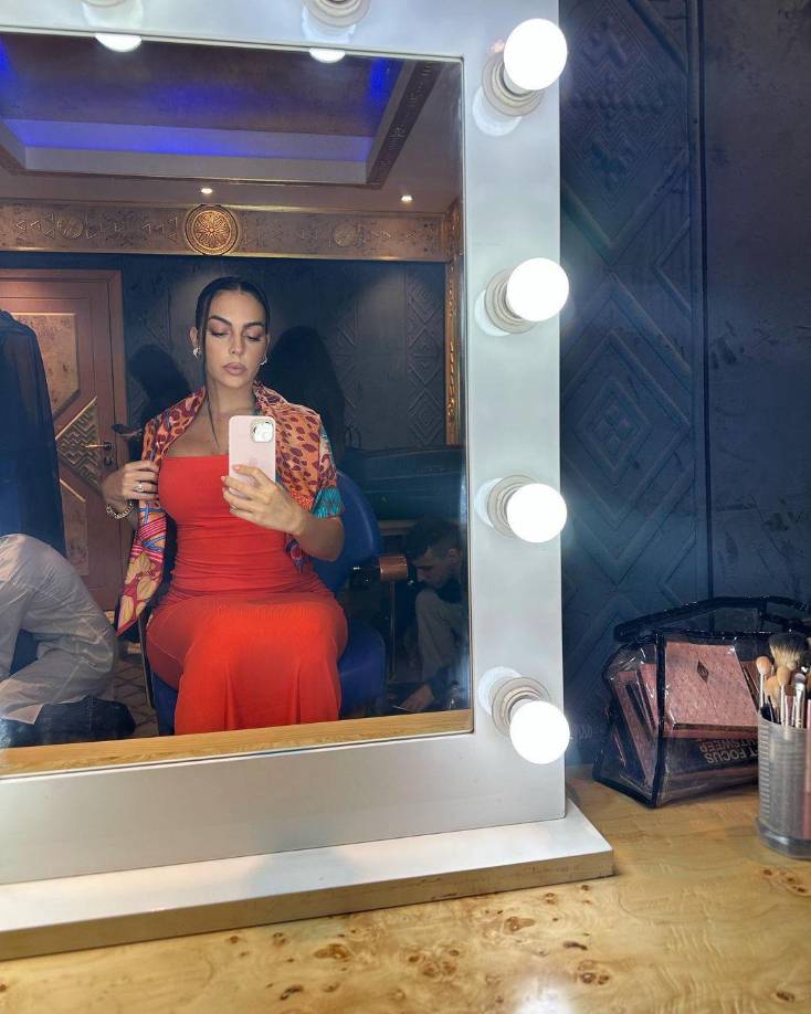 En ese momento, Georgina argumentó y se justificó rápidamente por que “estaba embarazada y tenía elefantiasis”.