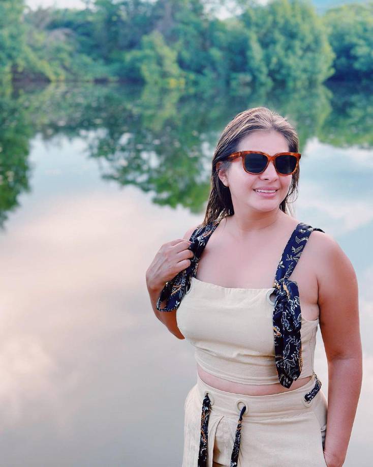 La presentadora escribió un emotivo mensaje junto al carrusel de fotografías: “7.10.2023 Gracias a Dios por sus bendiciones en mi vida, por darme la oportunidad de disfrutar la belleza de su creación y darme un año más de vida en plenitud”.