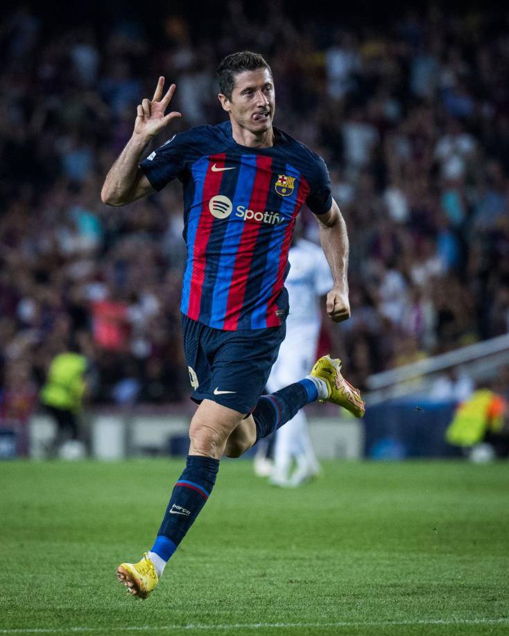 La celebración de Robert Lewandowski tras su tercer gol en el partido frente al Viktoria Plzen.