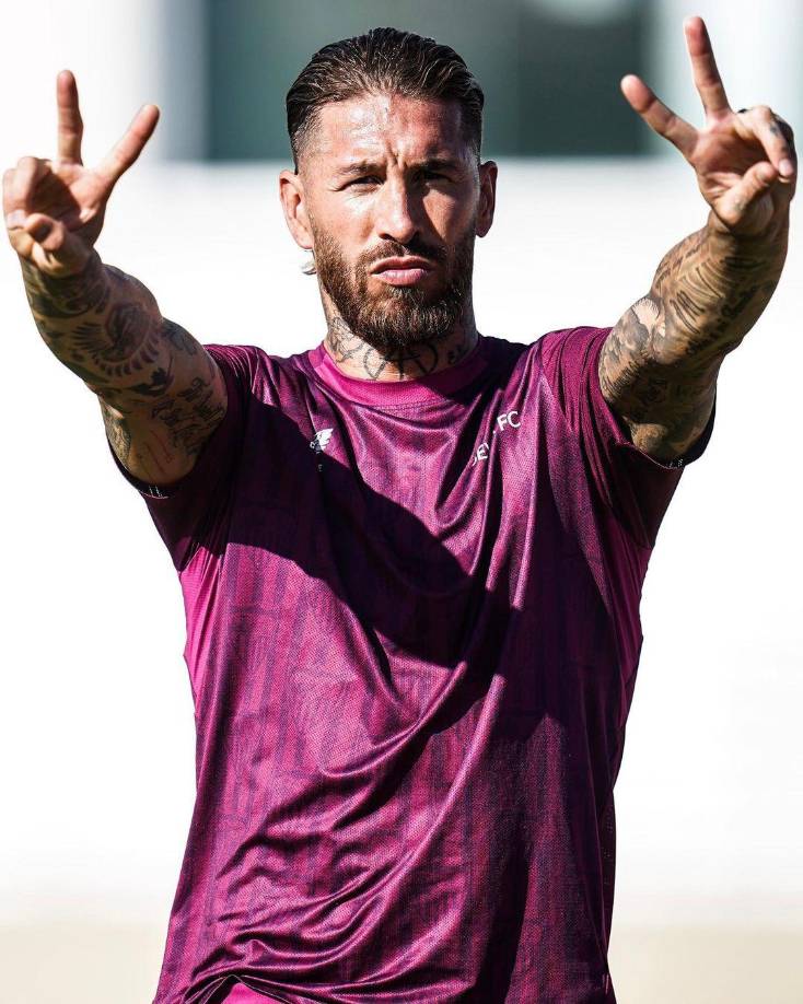 Tras su paso por el conjunto blanco y el PSG, Sergio Ramos regresó 18 años después a Sevilla, para volver a vestir la camiseta del club que lo vio nacer.