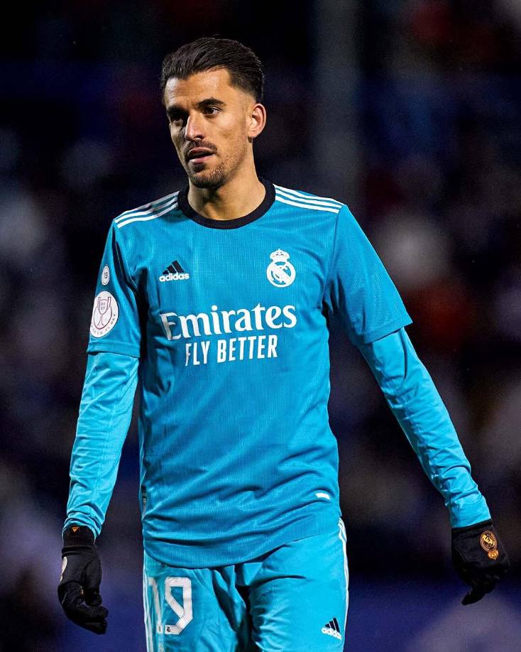 Dani Ceballos: Centrocampista español que estaría saliendo del Real Madrid debido a la falta de minutos.