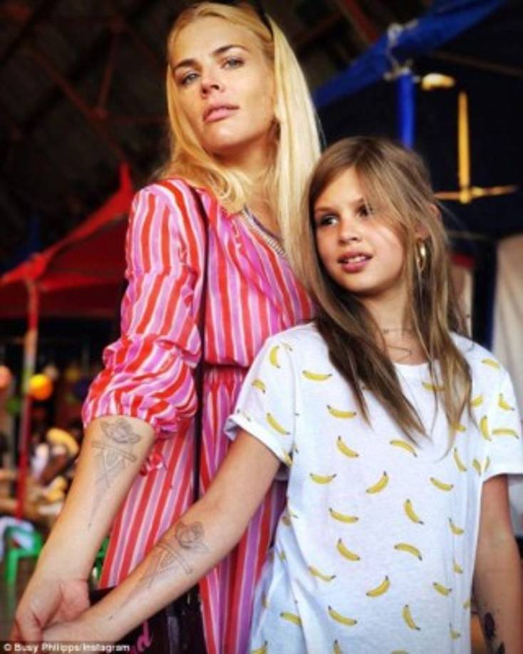 Busy compartió que no había hablado antes de la situación de su hija porque “quiero que Birdie tenga el control de su propia narrativa y no tenga que responder a nadie fuera de nuestros amigos y familiares si ella no quiere”.