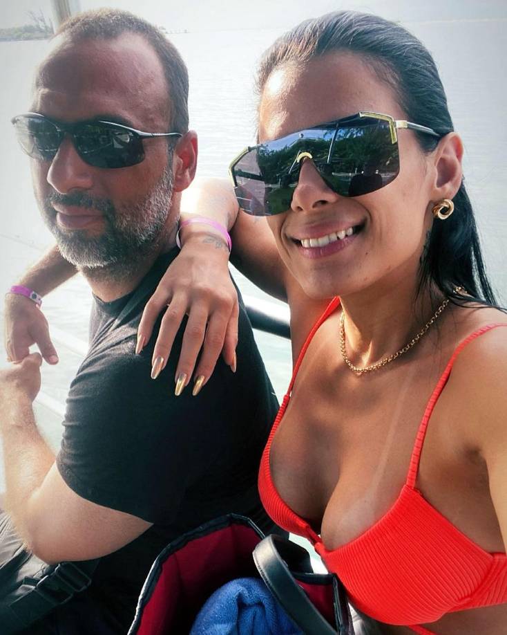 La pareja ha compartido imágenes donde reflejan la complicidad y amor que los une, convirtiendo este momento en un auténtico cuento de amor en el corazón del Caribe.