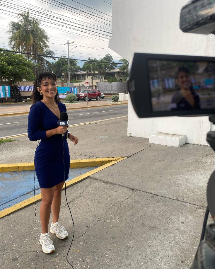 “Enfrentarse a México para Honduras siempre será un desafío y un atractivo. Fueron y son los favoritos, pero en medio de todo eso la H ha tenido destellos y hazañas para el fútbol catracho, para este viernes aunque no tengamos una gran versión y con algunas ausencias como Lozano y Arriaga, mi pronóstico es un 2-1 a favor de la bicolor”, aseguró la periodista hondureña.