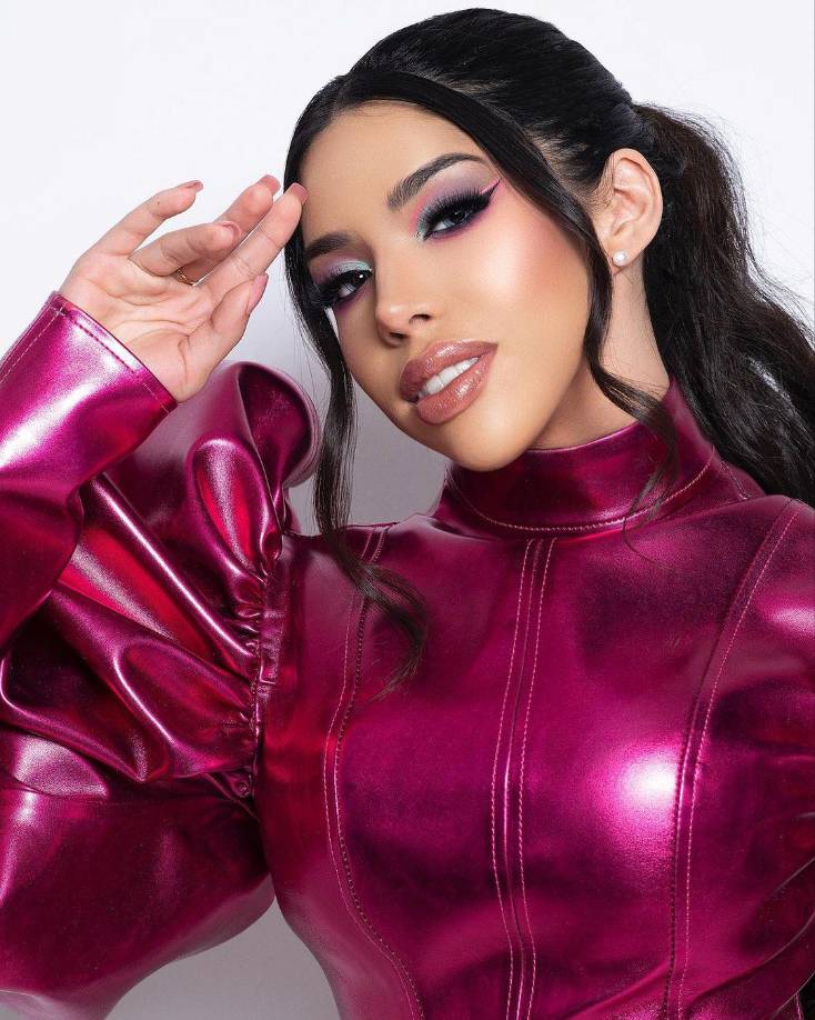 Yeri Cruz Valera, mejor conocida como Yeri Mua, es una influencer mexicana que se hizo conocida en redes sociales por sus videos de maquillaje.