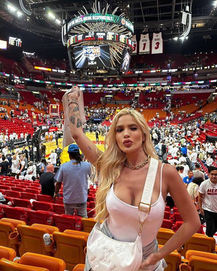 A principios de junio, Karoline explicó cómo fue la ruptura con Eder: “Después de regresar de su viaje, lo busqué y traté de resolver las cosas. Llegó a un punto en el que vi que la relación amorosa no iba a funcionar. Decidí terminarla y creo que fue la mejor decisión en ese momento”.