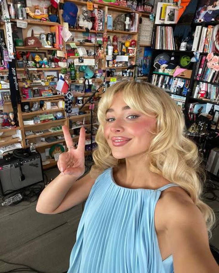 Más allá de su música, Carpenter construyo una <b>imagen cuidadosamente provocadora</b>. Durante un desfile para <i>Vogue</i>, adoptó una estética de muñeca de lujo, combinando elementos de <b>sensualidad </b>y <b>poder</b>.