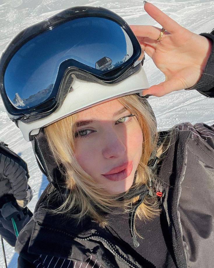 Policías le dan la licencia de conducir a influencer “por linda”