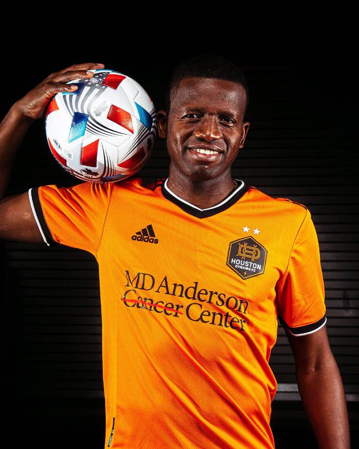 Boniek García: El Olimpia por intermedio de Osman Madrid informó que el centrocampista hondureño regresa a las filas del cuadro merengue. Llega tras su exitosa etapa en el Houston Dynamo de la MLS.