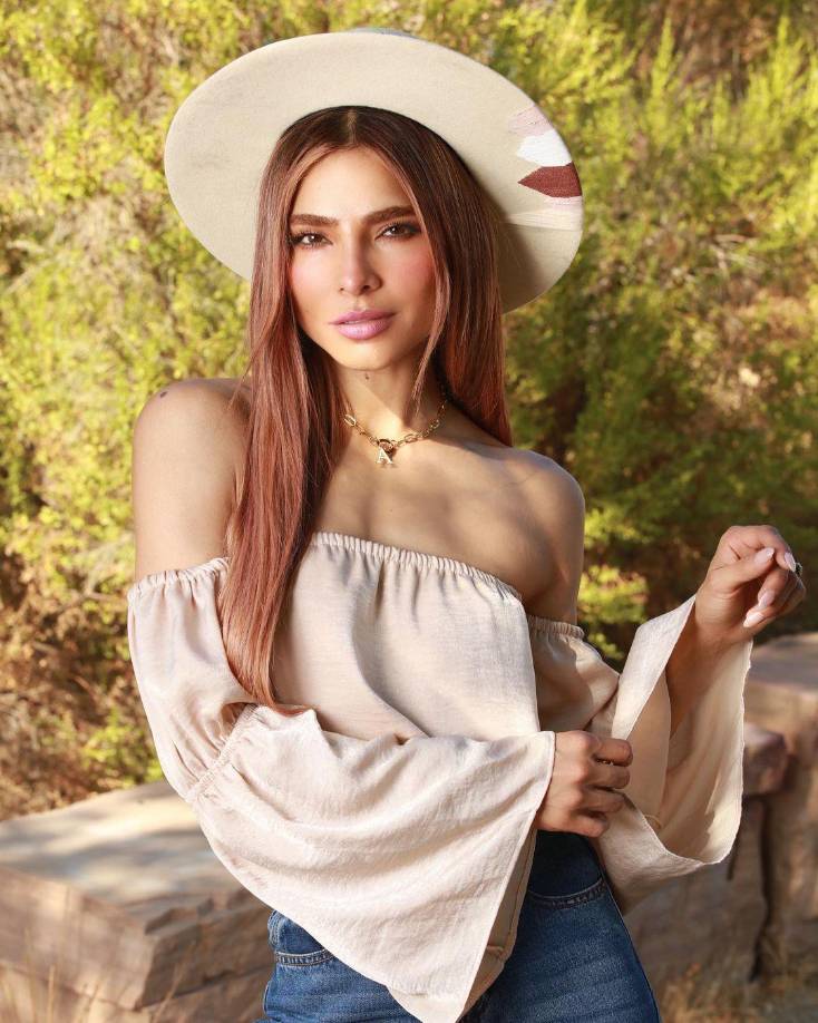 La gala tendrá como anfitriones a la actriz, reina de belleza y presentadora Alejandra Espinoza, que estará acompañada por Yatra, y la mexicana Paulina Rubio en el ‘late-night’ (programa de medianoche) de Univision titulado “De noche pero sin sueño”.