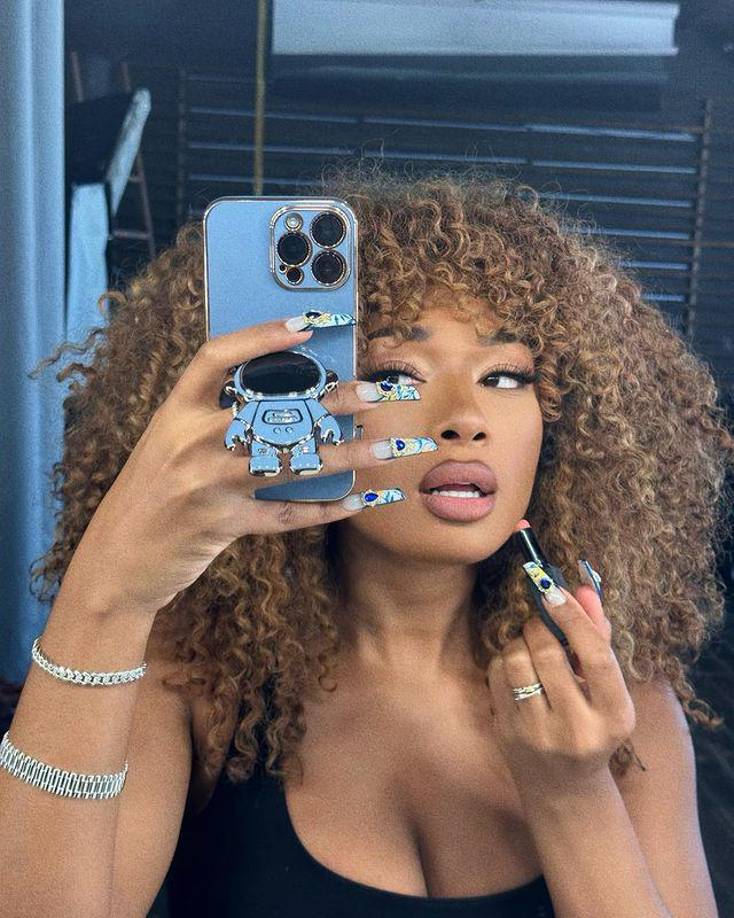 No está claro si asistieron a la boda del delantero del Inter Lautaro Martínez como pareja, pero definitivamente tomaron protagonismo.