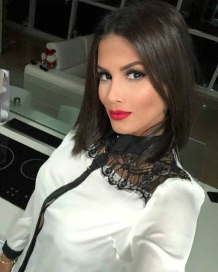 En las fotos de Ana, internautas han dejado cientos de mensajes, varios de ellos han criticado la presencia de la modelo con los empresarios, mientras que otros se han mostrado dolidos por la partida de la venezolana.