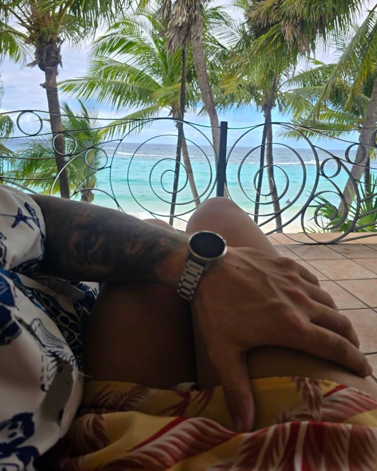 ”Yo no tengo que cuidar nada, él se tiene que cuidar solito. Él es una persona independiente, igual que yo, un hombre maduro que sabe lo que quiere, no es ningún niño para andarlo yo cuidando. Yo no voy a andar detrás de él”, expresó la carismática conductora de televisión. 