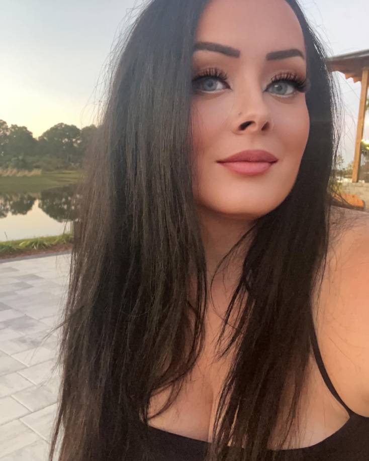  Las especulaciones sobre la participación de Gaither en la plataforma comenzaron a mediados de octubre cuando fue vista en un vídeo publicado en la cuenta de Coppage.