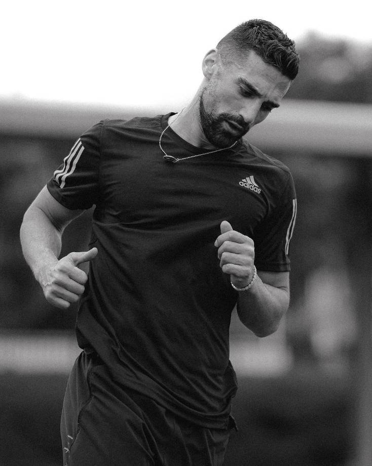 “La semana pasada llena de caos y dolor han provocado que tenga que enfrentarme a las consecuencias de mis acciones, mis mayores miedos y temores del pasado”, continuó.