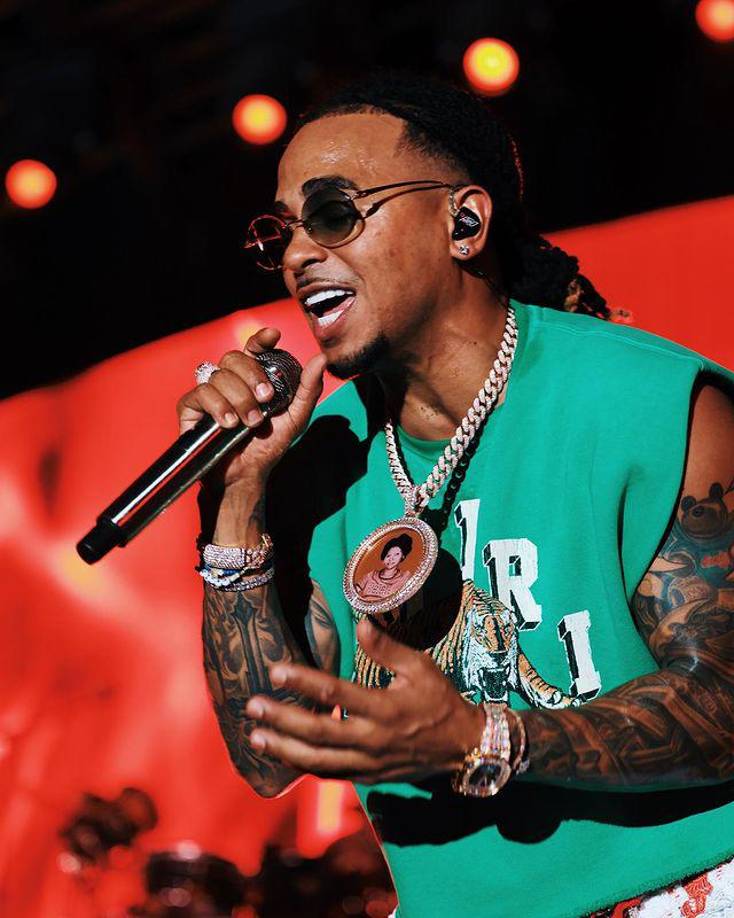 Ozuna, una de las voces más reconocidas de Puerto Rico, estará en el DRV PNK Stadium para ponerle más ambiente a la presentación del astro argentino. 