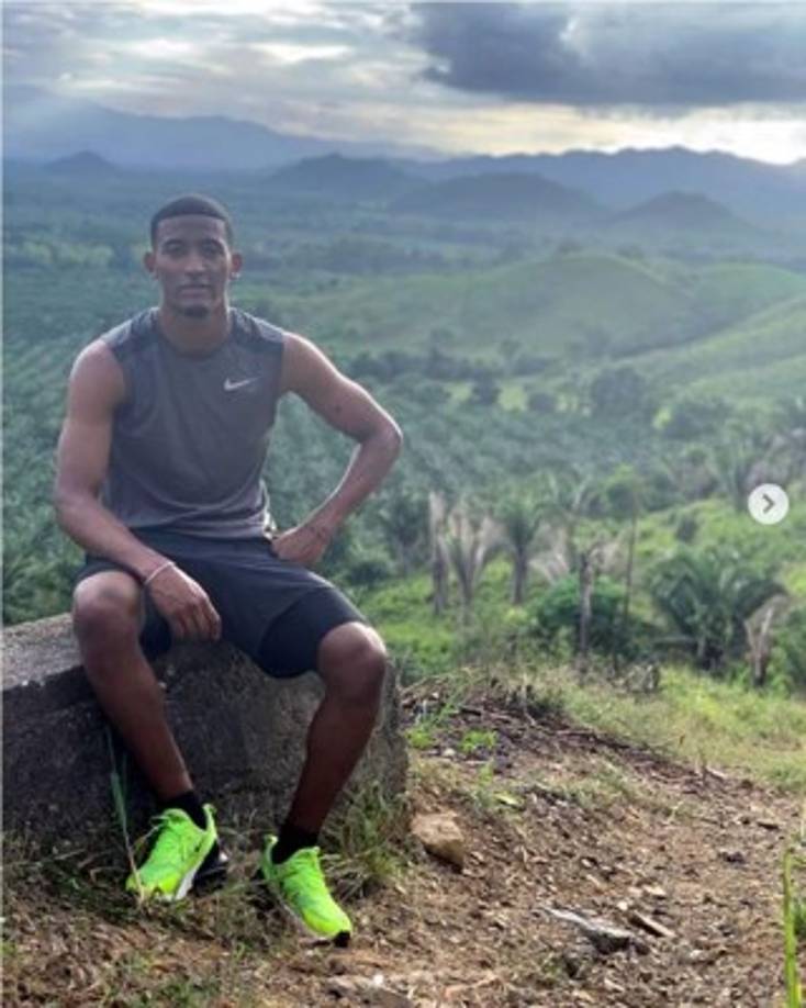 Douglas Martínez, delantero hondureño del Real Salt Lake de la MLS, ha vacacionado en Sonaguera, Colón.