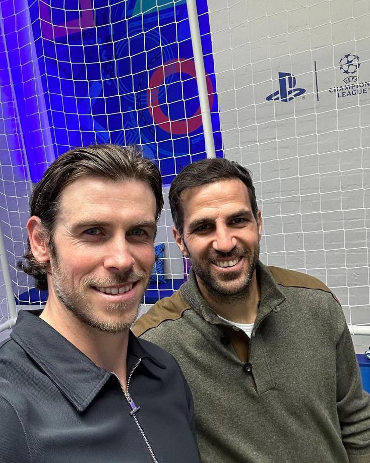 El exmadridista Gareth Bale y el exbarcelonista Cesc Fábregas posaron antes de la final de la Champions League en Wembley.