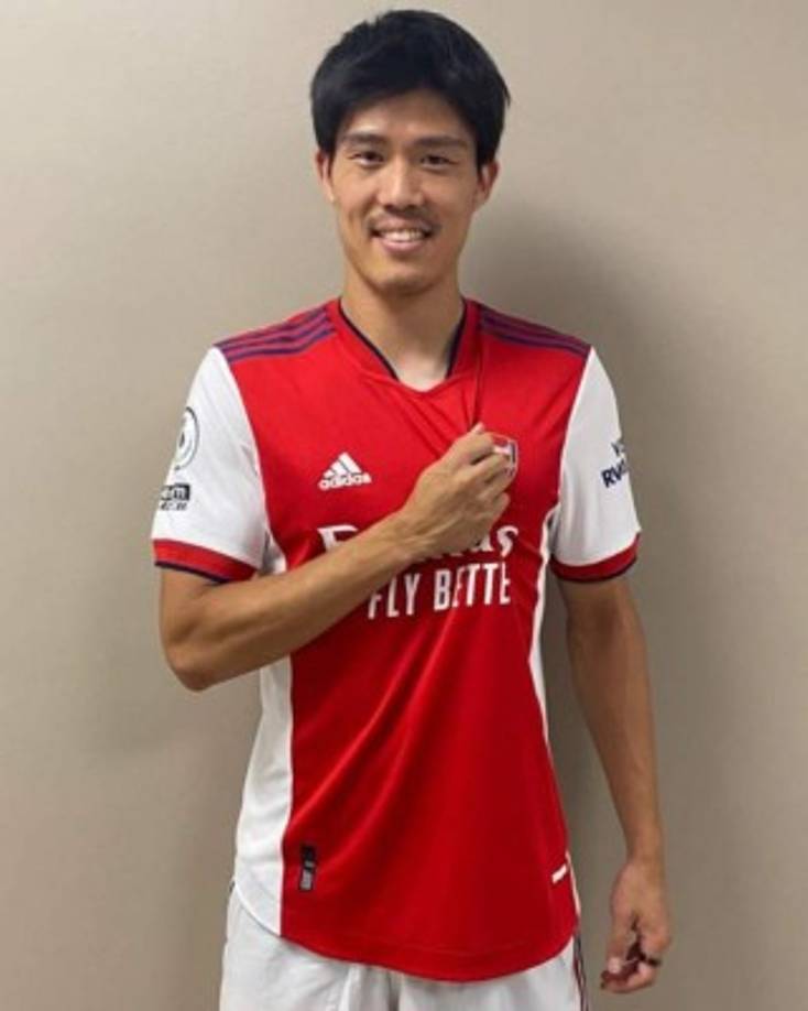 El Arsenal ha fichado al central japonés Takehiro Tomiyasu por 18.600.000 €. Firma hasta junio de 2025 y llega procedente del Bologna de Italia. Foto Twitter Arsenal.