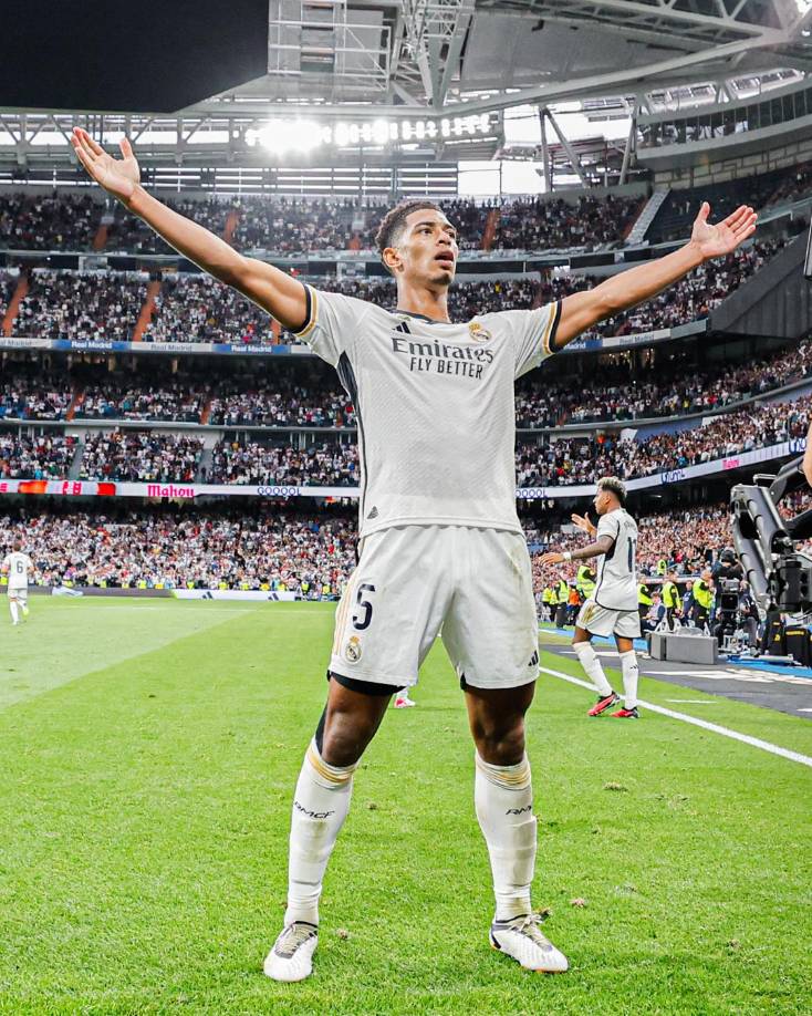 Jude Bellingham celebró como es habitual en él: brazos abiertos y viendo a las gradas.