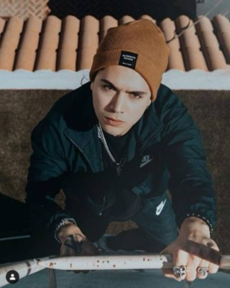 En su show suele incluir a participaciones de sus amigos más cercanos 'El Supertrucha', Francisco Aluv y Katia Vlogs.