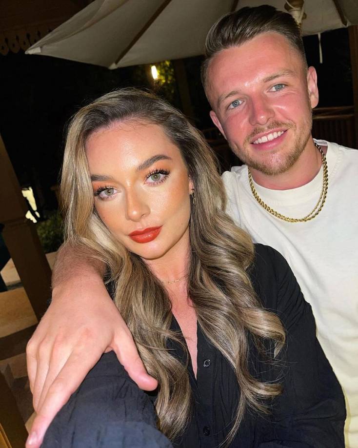 En todo el proceso, Charlie Morgan ha contado con el apoyo de su bella novia.