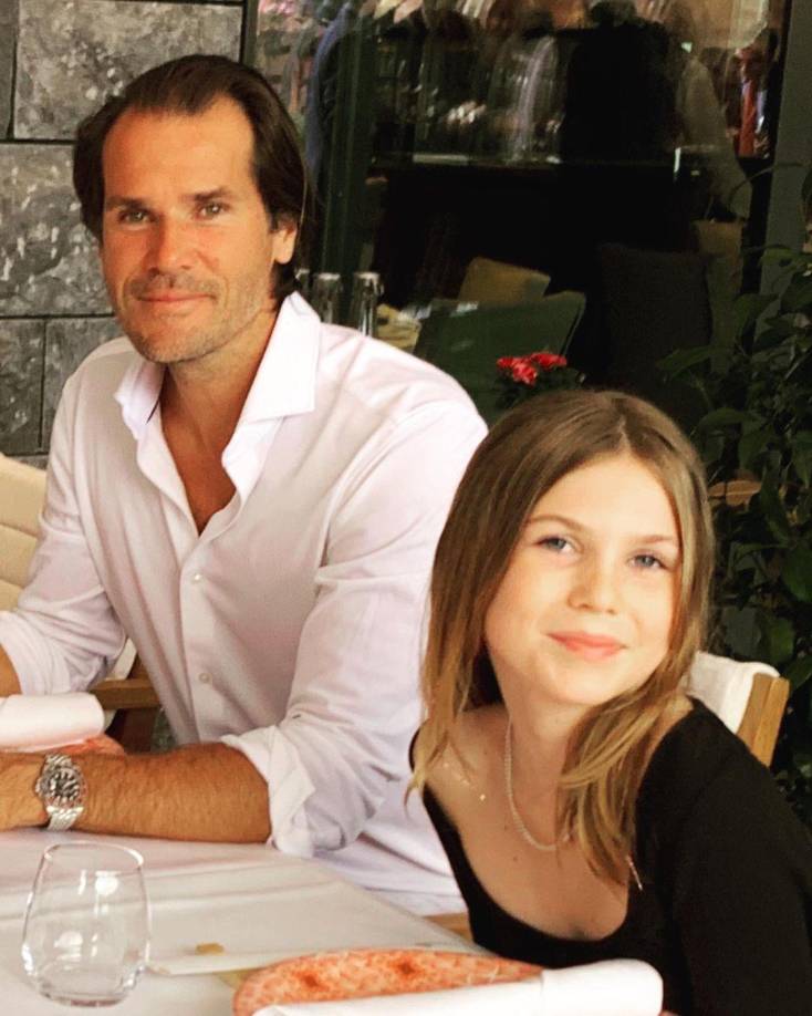 “Tommy es un gran tipo”, subrayó Erin Foster, hermana de Sara, en una entrevista con la prensa estadounidense. “Es un padre increíble, y está tan integrado a nuestra familia que, a pesar de todo, sigue compartiendo momentos con nosotros”, agregó.