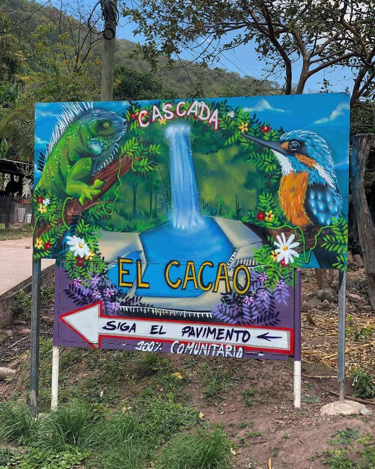 Este es el rótulo que verá en carretera, el cual indica que está cerca de su destino.