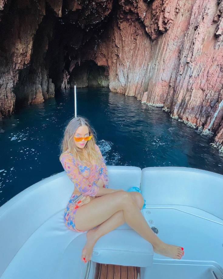 “Estuvo en un retiro sin hablar, sin celular y cuando salió del retiro le dieron la noticia y me habló, me dijo que qué estaba haciendo, que me quedara en mi casa. Siempre me regaña porque sabe que no me quedo en mi casa todo el tiempo y se asegura de que esté segura, que cuide a mi familia”, confesó.