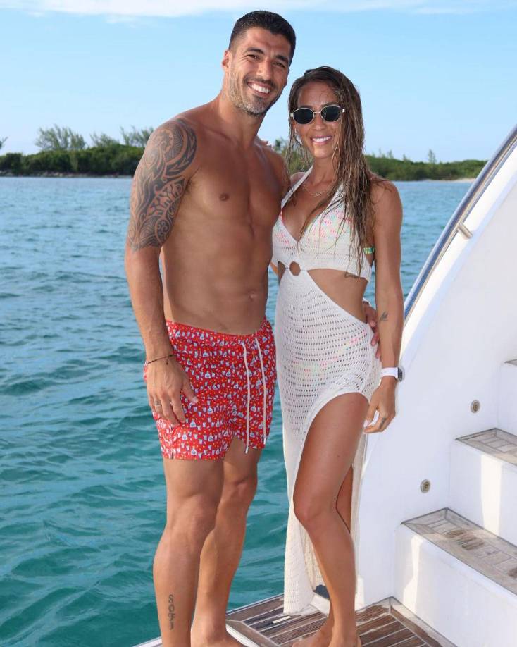 Luis Suárez y su pareja durante el tiempo libre que compartieron junto a Messi y Antonella. 