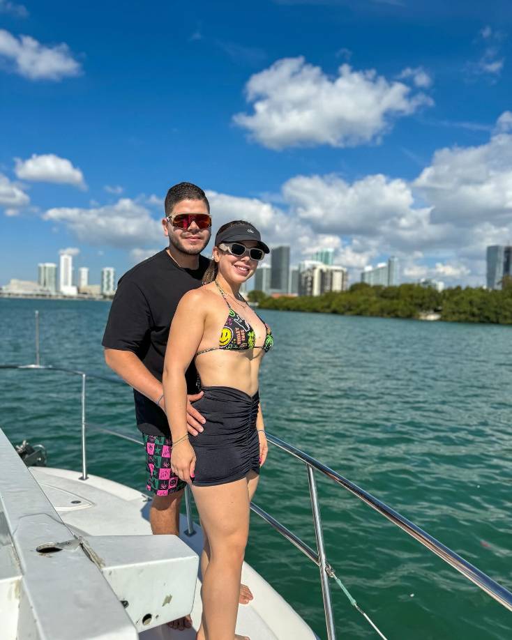 Varios usuarios reaccionaron a dicha noticia.“¿Ustedes están llorando? Porque yo si”, “me encantan las diferentes reacciones entre padres y madres. Madres mega emocionadas con mil preguntas y papás que miran cómo su bebé va a tener un bebé y lo asumen lentamente, en silencio y con una lagrimita”, “Cris es lo máximo. Felicitaciones a esos abuelos maravillosos”, fueron solo algunos de los comentarios que recibió la familia.