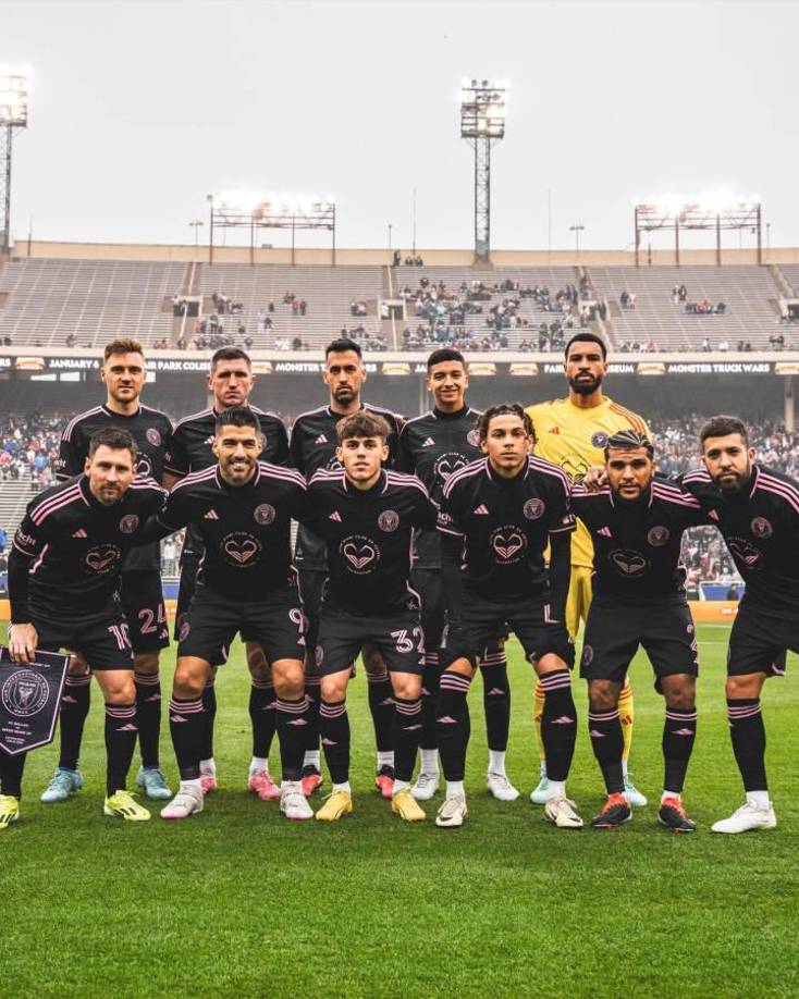 Para este duelo, así fue el 11 titular que mandó el “Tata” Martino en el segundo amistoso de pretemporada del Inter Miami. El hondureño David Ruiz, posó junto a Luis Suárez, Messi, Jordi Alba y Busquets. ¡Qué lujo!