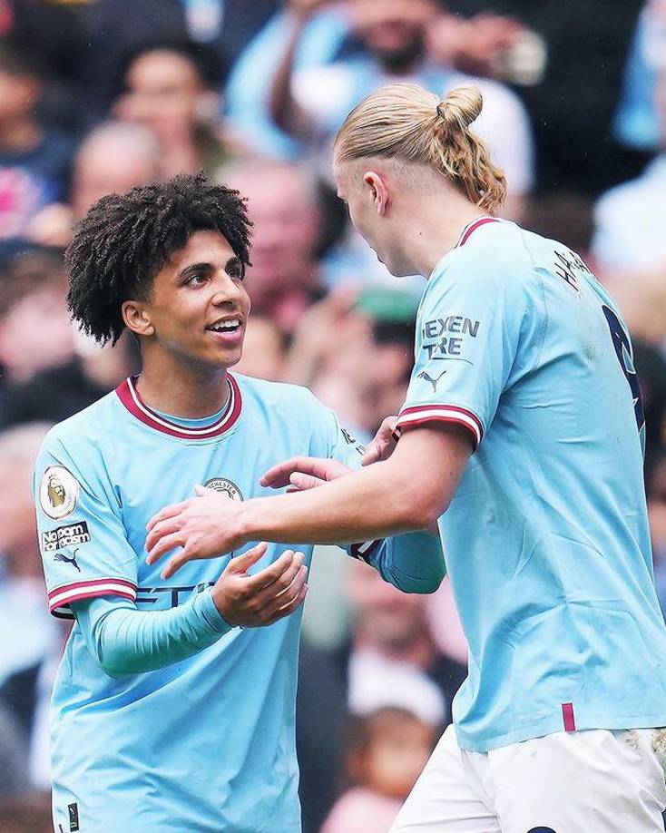 Rico Lewis (Inglaterra): El lateral también se encontró con la negativa del Manchester City .En su primera temporada con la primera plantilla ‘citizen’, ha jugado una veintena de partidos oficiales, marcando un gol y sin ser una pieza clave en los planes de Pep Guardiola.