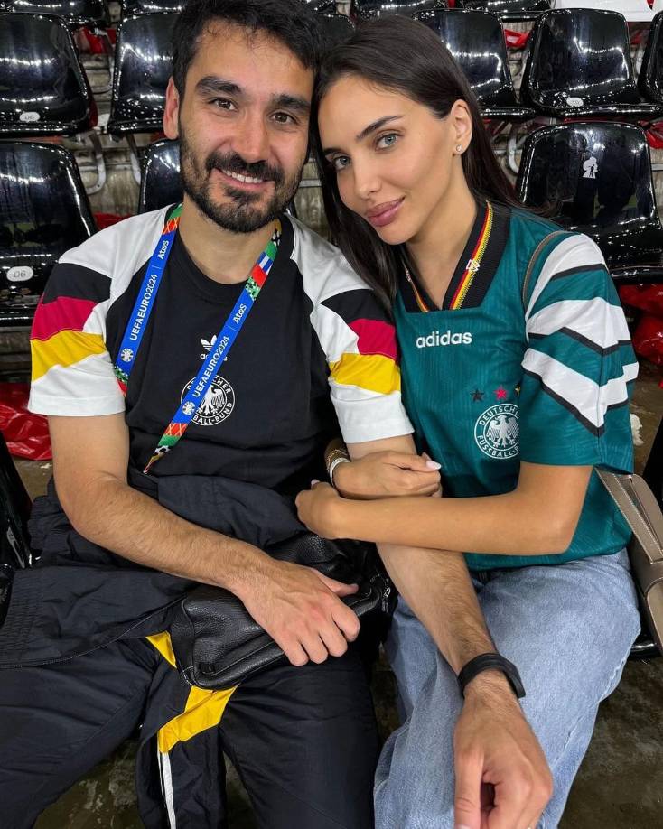 Tras la derrota del Barcelona por 1-4 frente al PSG, señalando a Ronald Araujo por su expulsión en el minuto 29, Ilkay Gündogan dijo: “Esto es la Liga de Campeones. No importa el rival, es imposible remontar si uno de tus jugadores es expulsado. Es difícil de decir, pero en estos momentos cruciales debes estar seguro que puedes recuperar el balón. Si no consigues la pelota, y no sé si la toca o no, debes dejarlo ir. Prefiero conceder el gol o dejar al delantero con un uno contra uno”.