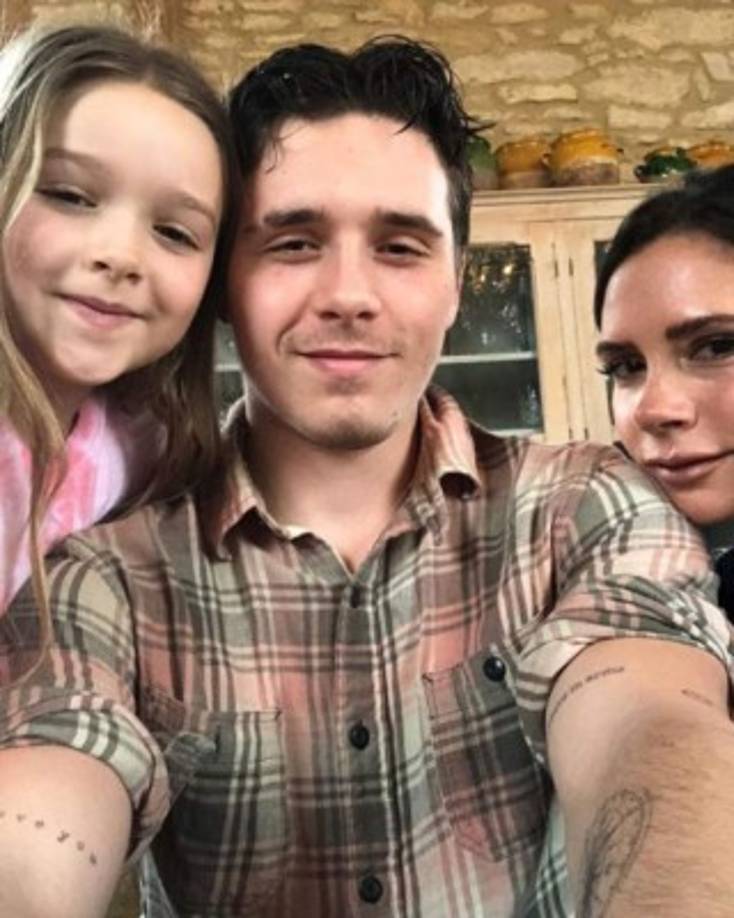 Los hermanos muestran mediante sus fotos tener una relación muy unida.