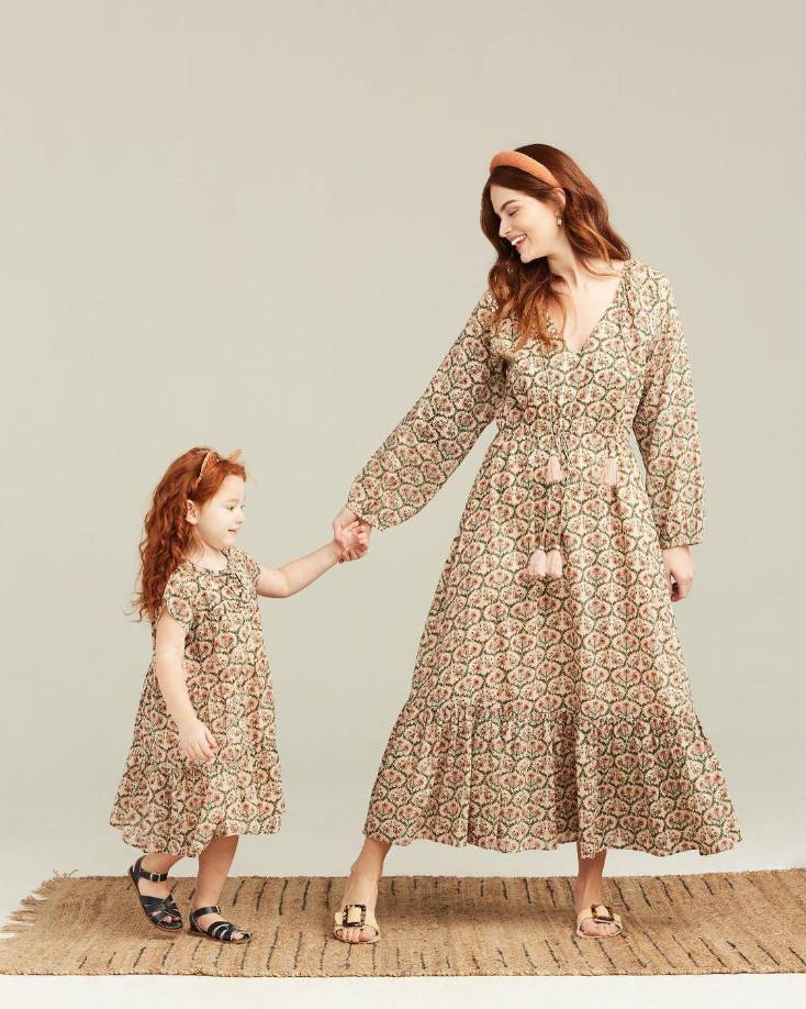 La hermosa reina de belleza es madre de una niña de 7 años y afirma que ser la primera madre de familia hondureña que llega al Miss Universe la llena de mucho orgullo. 