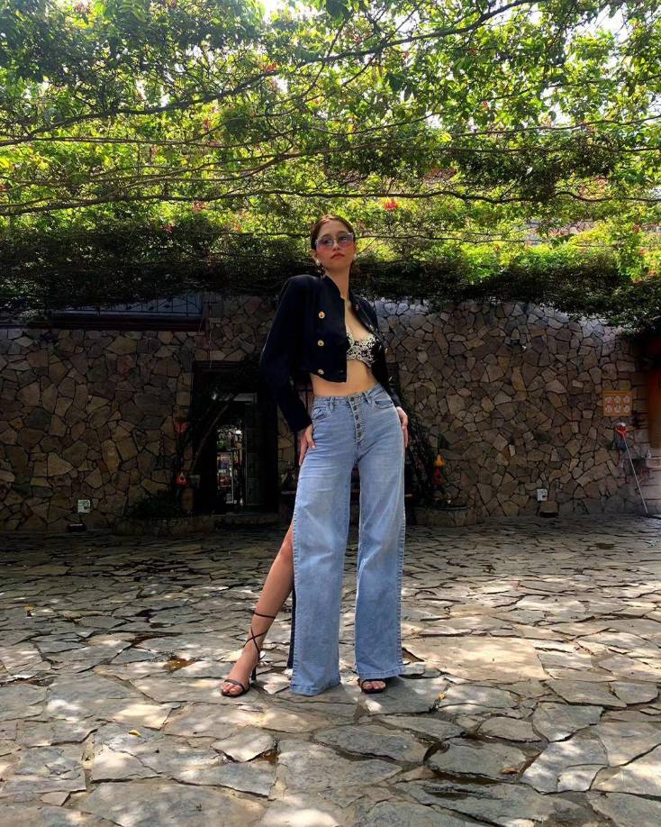 Además de su participación en el mundo de los concursos y competiciones, Morel se presentó por primera vez en televisión nacional cuando representó a su municipio en el Miss Honduras Universo 2023. 