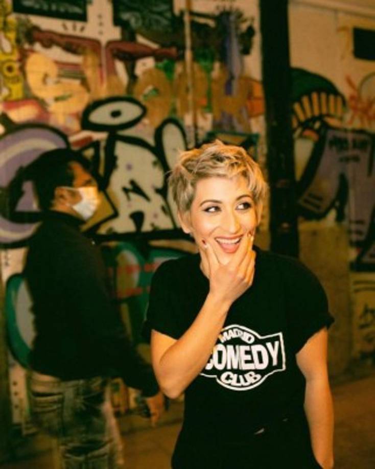 “Salgo para afuera y en un momento veo al chavalín (Messi) este que me mira y me empieza a hacer caritas, a sonreír. Fue en ese momento que muchas personas se le acercaron y lo acorralaron y le empezaron a pedir fotos y autógrafos”, comentó en declaraciones al programa de TV ‘Ilustres ignorantes’ de Movistar.