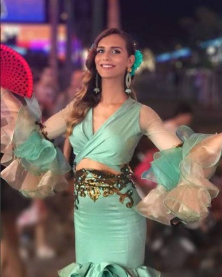 Por medio de sus redes sociales, Ángela comparte fotos con sus seguidores. “Para mí, ser mujer es simplemente un orgullo. He luchado, claro que sí, desde muy pequeña para que se me respetase y se me reconociera como lo que soy: una mujer”, escribió en un posteo.